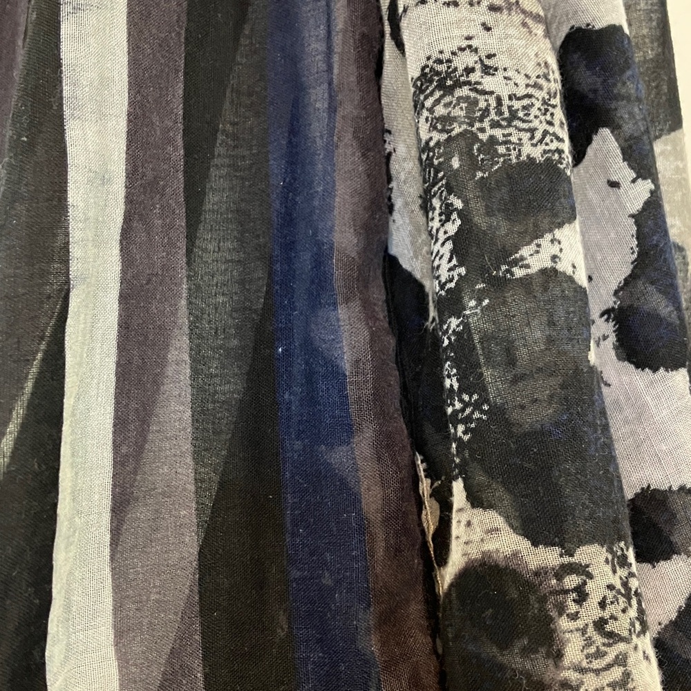 Patterned Infinity Scarf - Picture 2 of 4